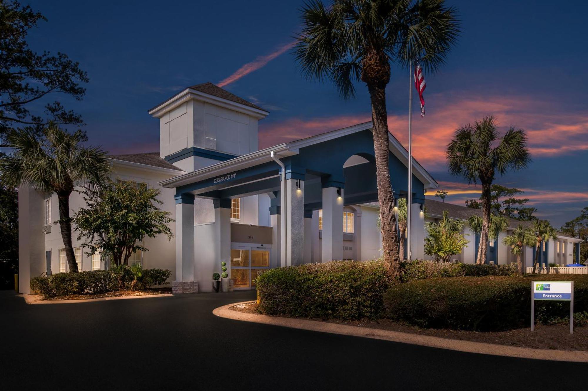 ホリデイ イン エクスプレス セント シモンズ アイランド St. Simons Island エクステリア 写真