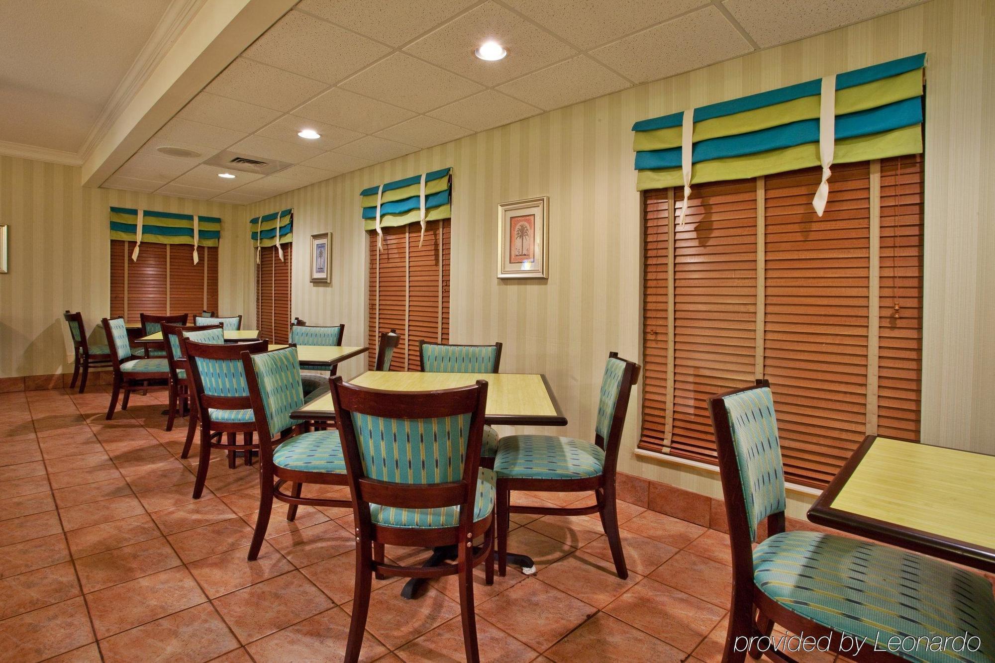 ホリデイ イン エクスプレス セント シモンズ アイランド St. Simons Island レストラン 写真